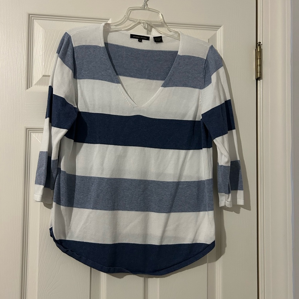 JEANNE PIERRE Blue and White V-neck 3/4 sleeve sweater